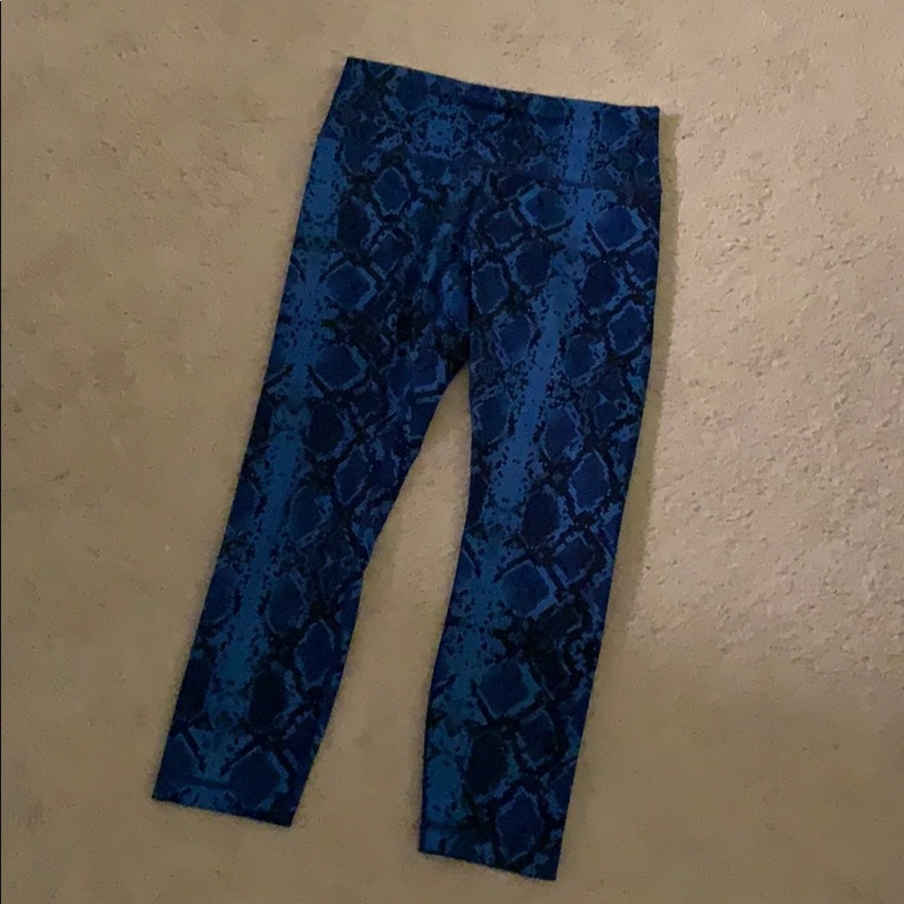 Lululemon Blue Snakeskin Size 10 Leggings